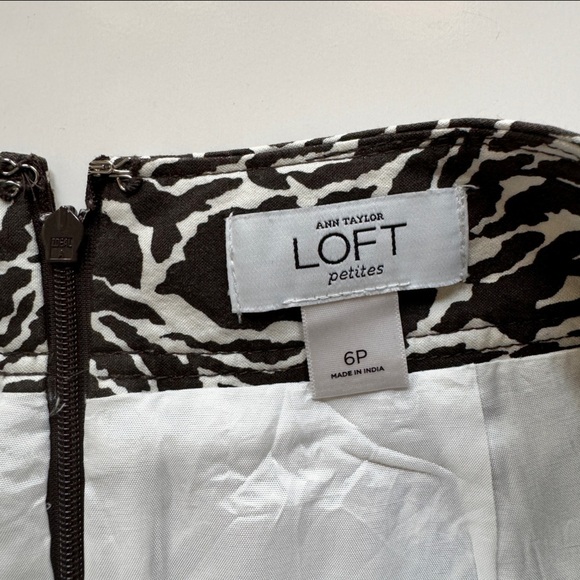 Ann Taylor Loft Petite Swirl Print Shift Skirt in Black & White - Picture 3 of 7